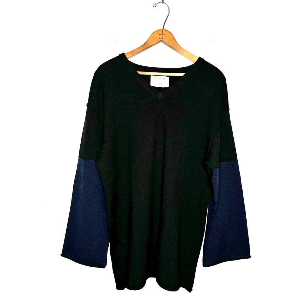 Lars Anderson | Black and Navy Wool Knit Long Sleeve V-neck Sweater Size Large